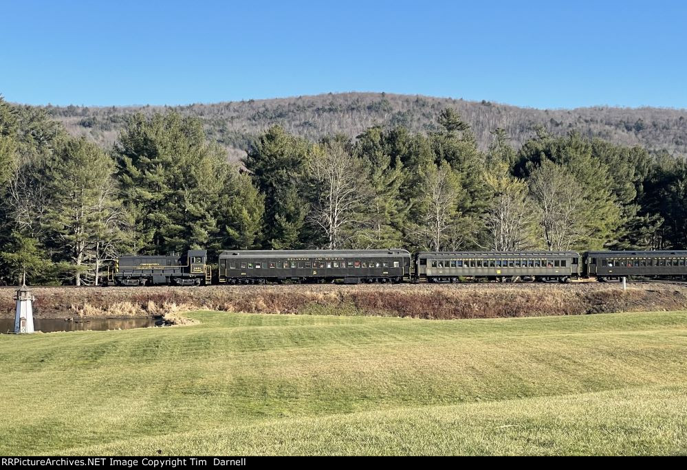 CACX 3051 on their Santa train